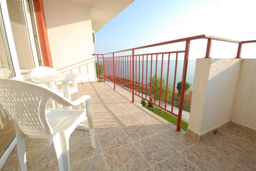 Privilege Fort Beach Apartments Sveti Vlas Exteriör bild
